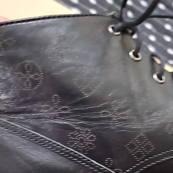 Marc Jacobs Black Ankle Boots with Lace-Up Design and Rounded Toe - Picture 4 of 6